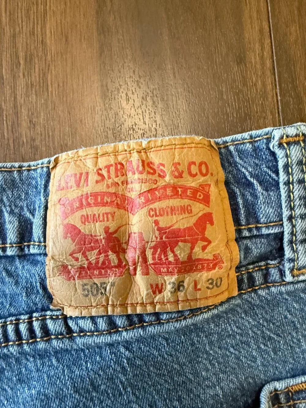 Levi Mens Jeans Medium Wash Blue 36x30 - Picture 3 of 15